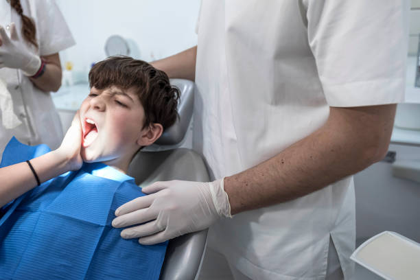 Best Emergency Dentist for Knocked-Out Tooth in Chatsworth, IL